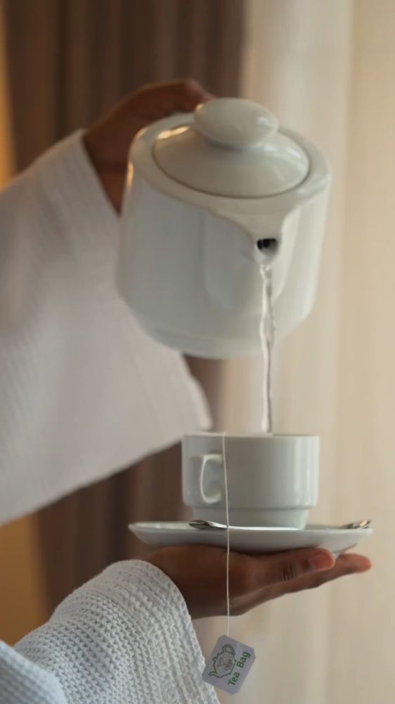 Tea from pot to cup, one take.